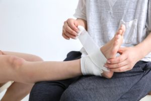 足首の捻挫のリハビリと応急処置